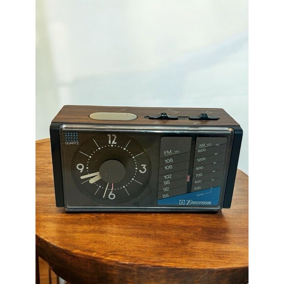 Vtg Emerson Quartz Clock Radio Alarm Clock Model RAC4400 Tested Works - Picture 1 of 11